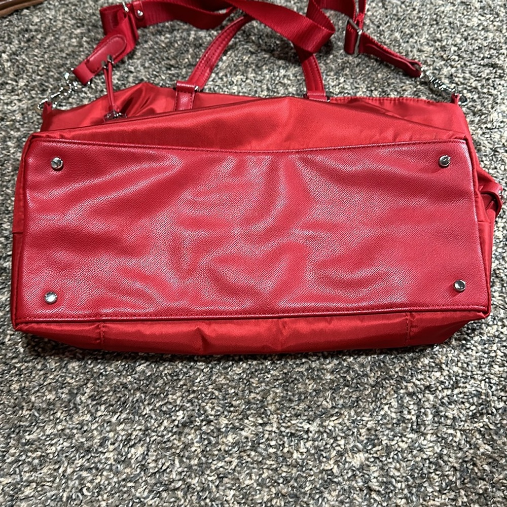 Samsonite Red suitcase. - Picture 6 of 8